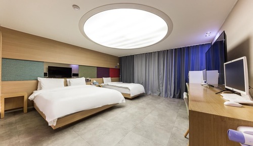 Room (Two beds (double + single bad breakfa)