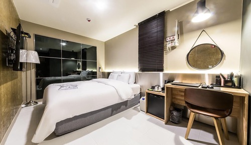 Room (Superior Black (Espresso))