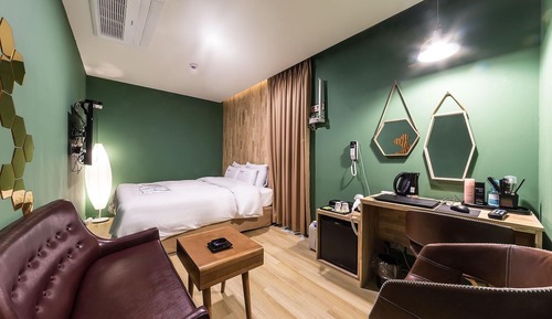 Room (Superior Green (Green Light))