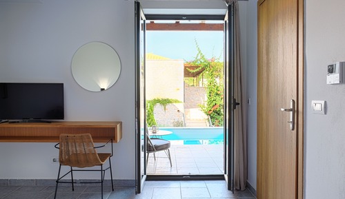 Executive Suite, Private Pool