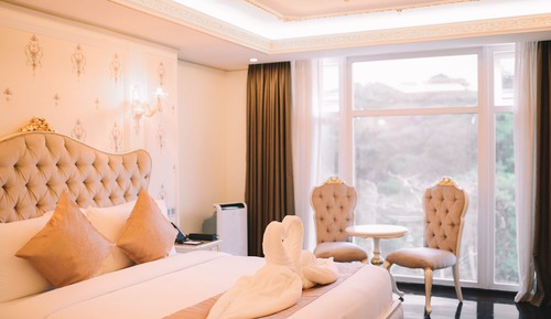 Deluxe Room, 1 King Bed, Garden View