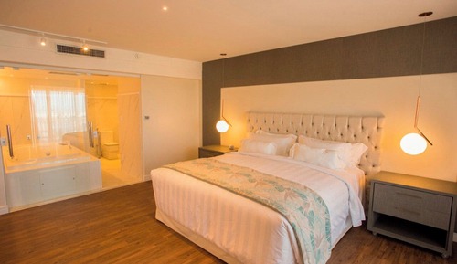 North Diamond Semi Presidential Suite
