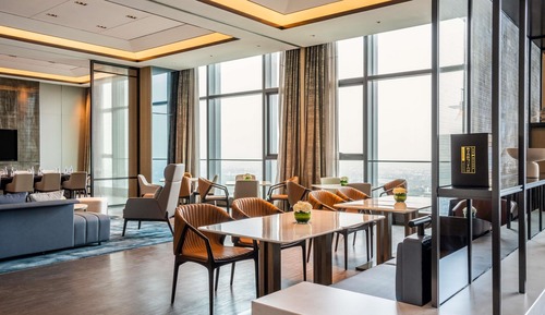 Premium Suite, 1 King Bed, Club Lounge Access, Lake View (Executive, High Floor)