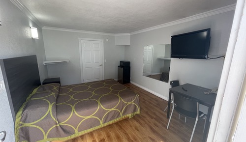 Basic Single Room, 1 Queen Bed, Accessible