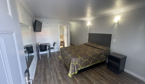 Basic Single Room, 1 Queen Bed