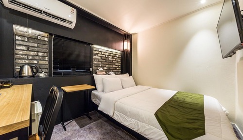 Room (Cozy Room Event No Parking)