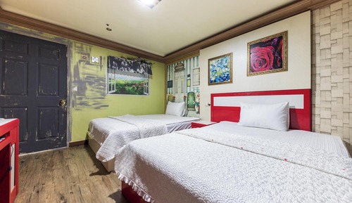Room (Twin)