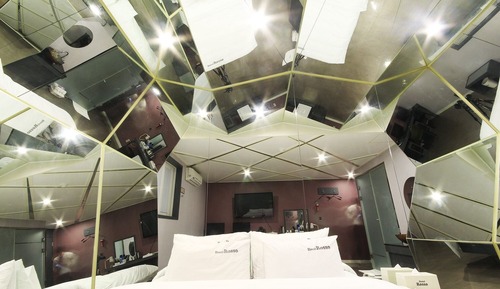 Room (VIP (Free use of Netflix Apple Disney)