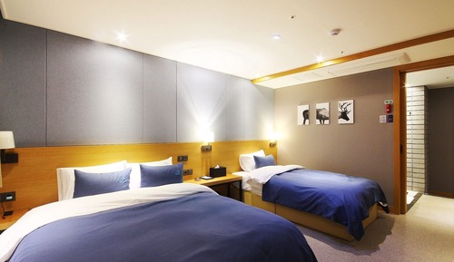 Room (Twin (Netflix Two Beds PC Not Availab)