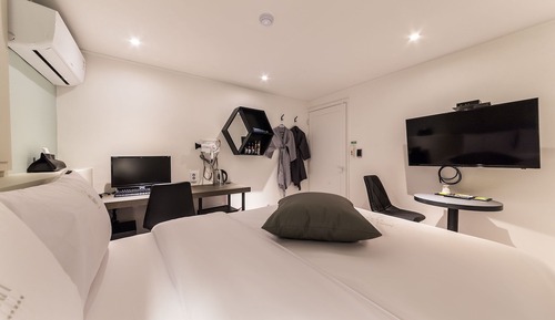 Room (1st floor standard/car unavailable (w)