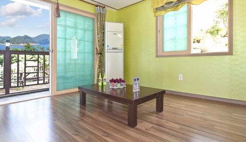 Room (B5)