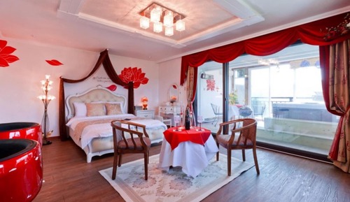 Room (Shine Room (Group Family Room))