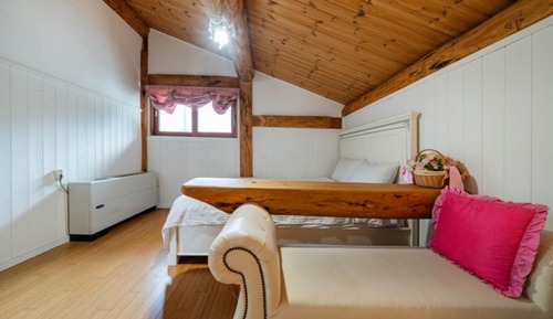 Room (Barbie (2F))
