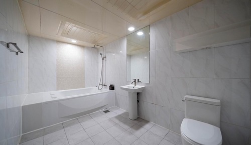 Room (Twin (luxury amenities large bathtub )