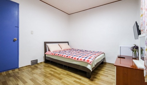 Room (motel bed room)