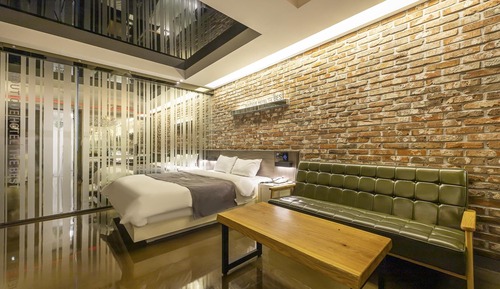 Room (Deluxe  OTT  (Large Bathtub/TV/Simple)