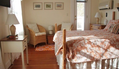 Queen Room with Private Deck: 201
