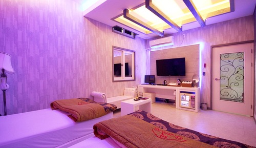 Room (Twin)