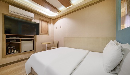 Room (Standard (walking only) (Available fo)