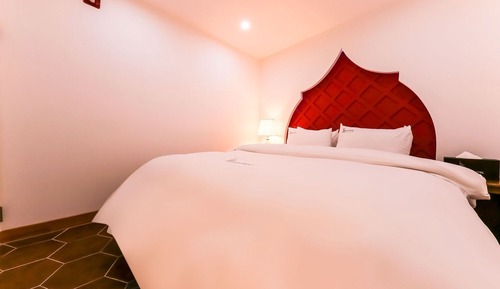 Room (VIP (Room 709 2 queen beds 1 single b)
