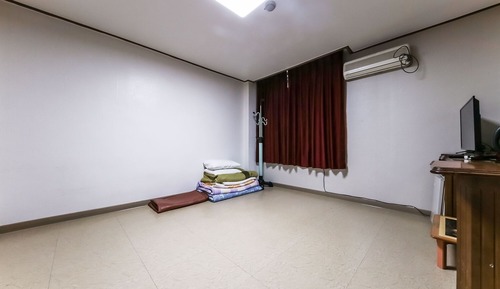 Room (Ondol room)