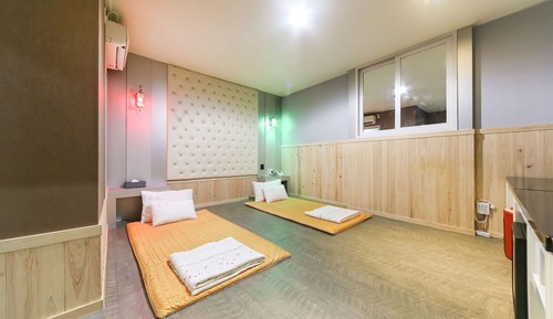 Room (Korean Room (Free Breakfast Bathtub 1)