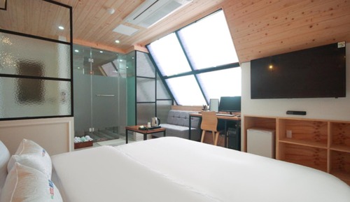 Room (Standard (random allocation within th)
