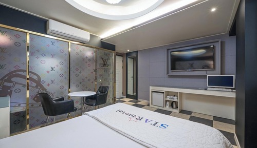 Room (Premium)