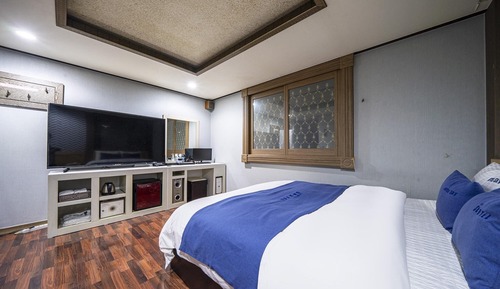 Room (VIP (Styler or Massage Chair Netflix )