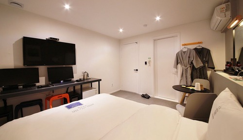 Room (Premium B (2PC Netflix Cesco availabl)