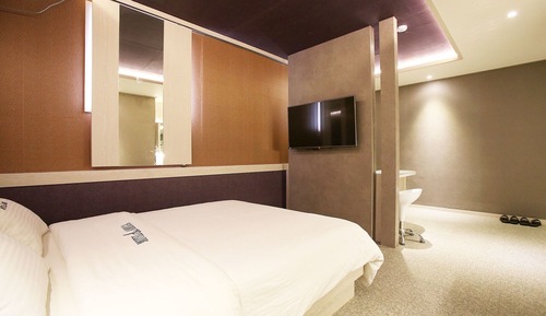 Room (Special room (available for watching )