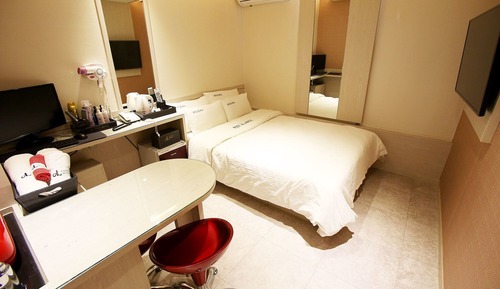 Room (Standard room (bathtub available for )