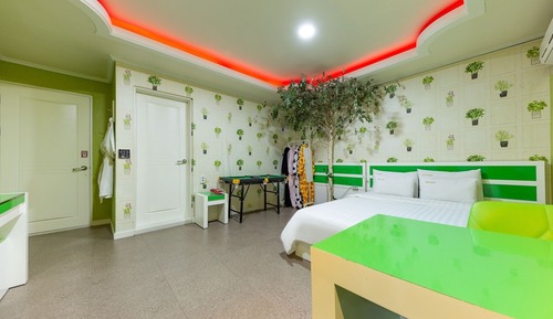 Room (Special No-Hard Couple 2PC (Pokeball )