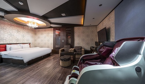 Room (VIP bathroom bed + massage room (OTT )