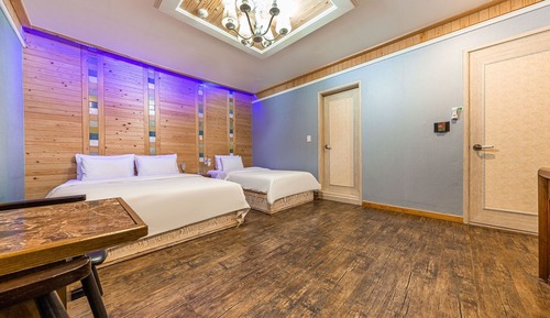 Room (A group room (twin bed bathtub))