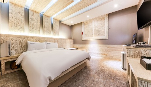Room (Standard Non-smoking (OTT Bathtub))
