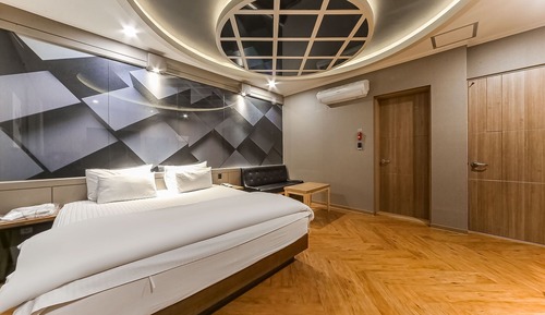 Room (Standard (6 types of OTT free/PC/air )