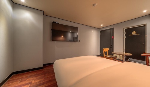 Room (Standard/OTT movies (65-inch TV/high-)