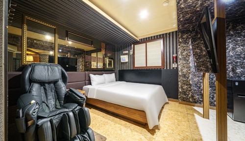 Room (VIP (65 inch TV massage chair couple )