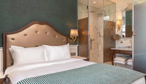 Deluxe Room, 1 King Bed, View