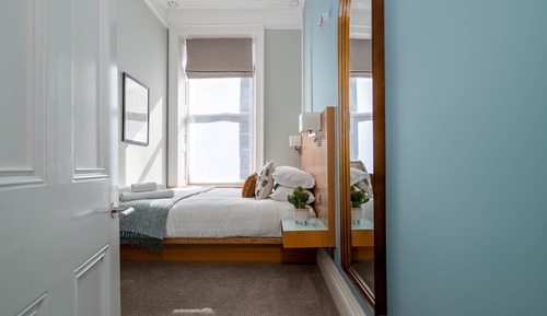 2-Bedroom Apartment (2 double bed + 1 sofa bed)