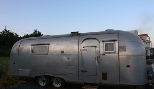 Room (My heart is fluttering (airstream))