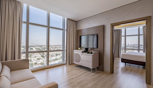 Superior Suite, 1 King Bed, City View