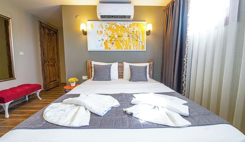 Economy Semi Basement Triple Room