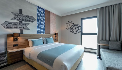 Deluxe Room, Corner
