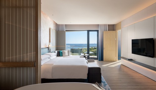 Deluxe Suite, 1 King Bed, Non Smoking, Balcony (View)