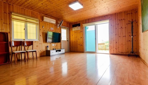Room (Orchid (Ondol Room))