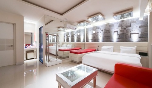 Room (Suite Gaming Room (Highest specificat)