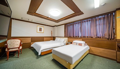 Room (Family Bath-Spa Smart Room)