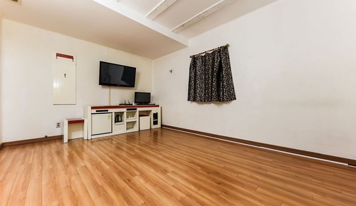 Room (Ondol Room)